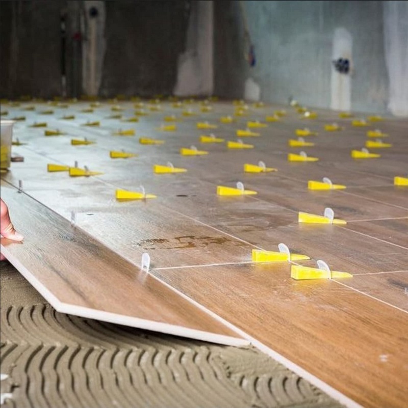 Taurus thumb Floor Tile Clips