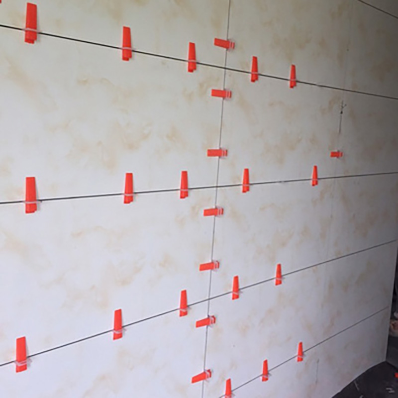 Taurus thumb Tile wedge leveling system