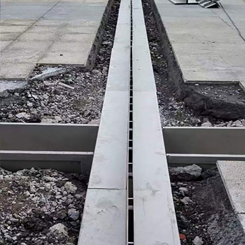 Taurus thumb Single Centre Slot Drain