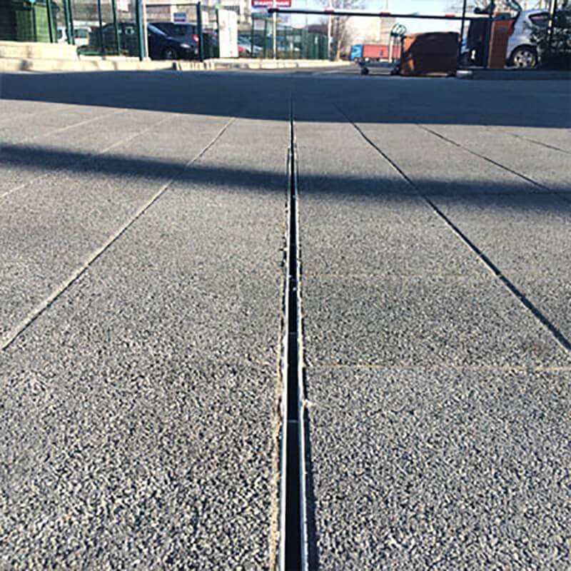 Taurus thumb Single Centre Slot Drain