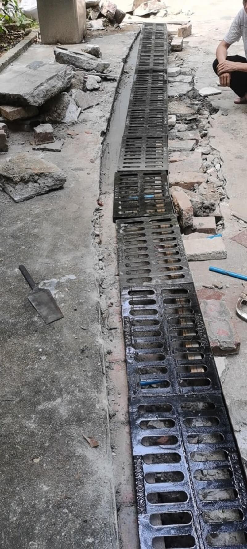 Taurus thumb Cast Iron Drainage Channel