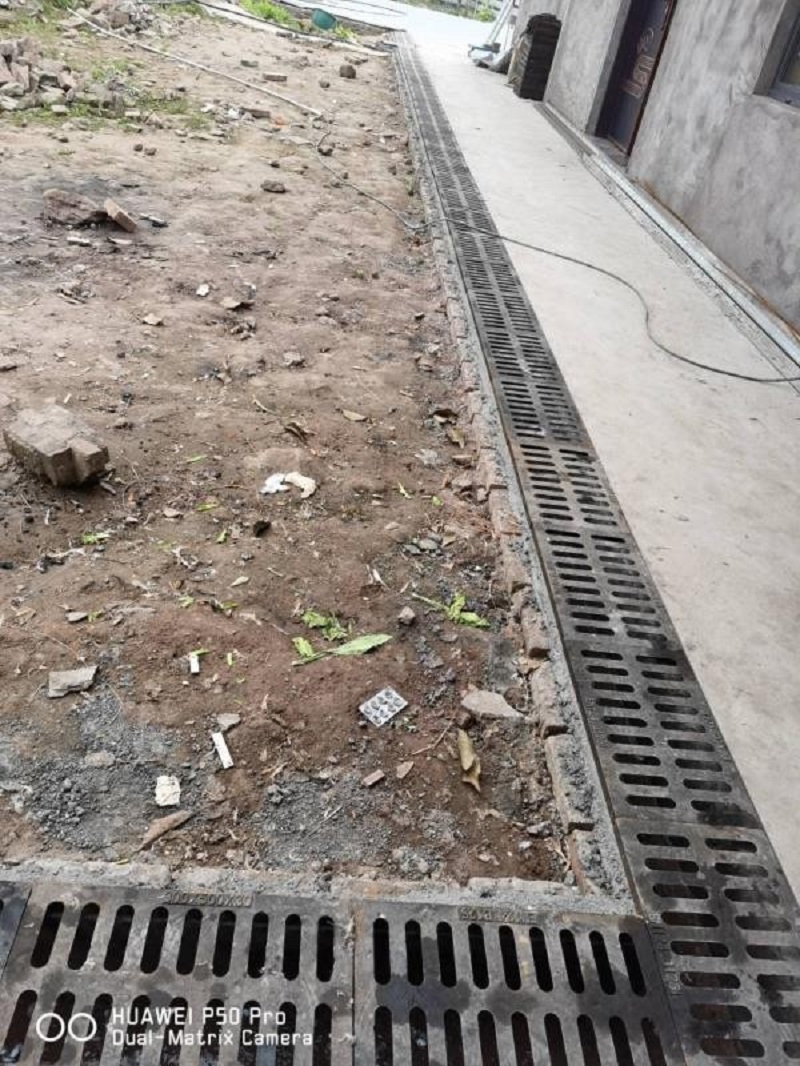 Taurus thumb Cast Iron Trench Grates