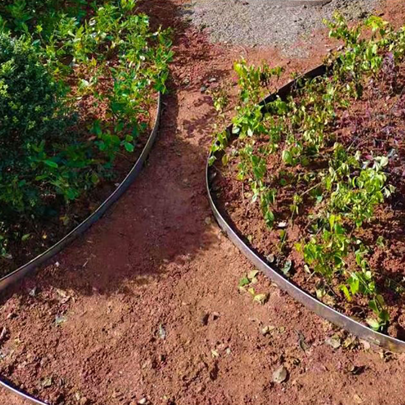 Taurus thumb Steel Landscape Border