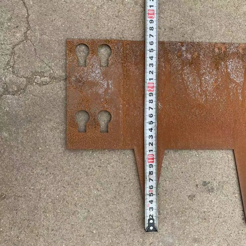 Taurus thumb Rusted Garden Edging