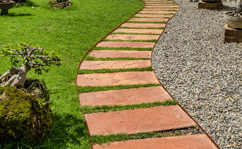 Taurus thumb Rustic Metal Garden Edging